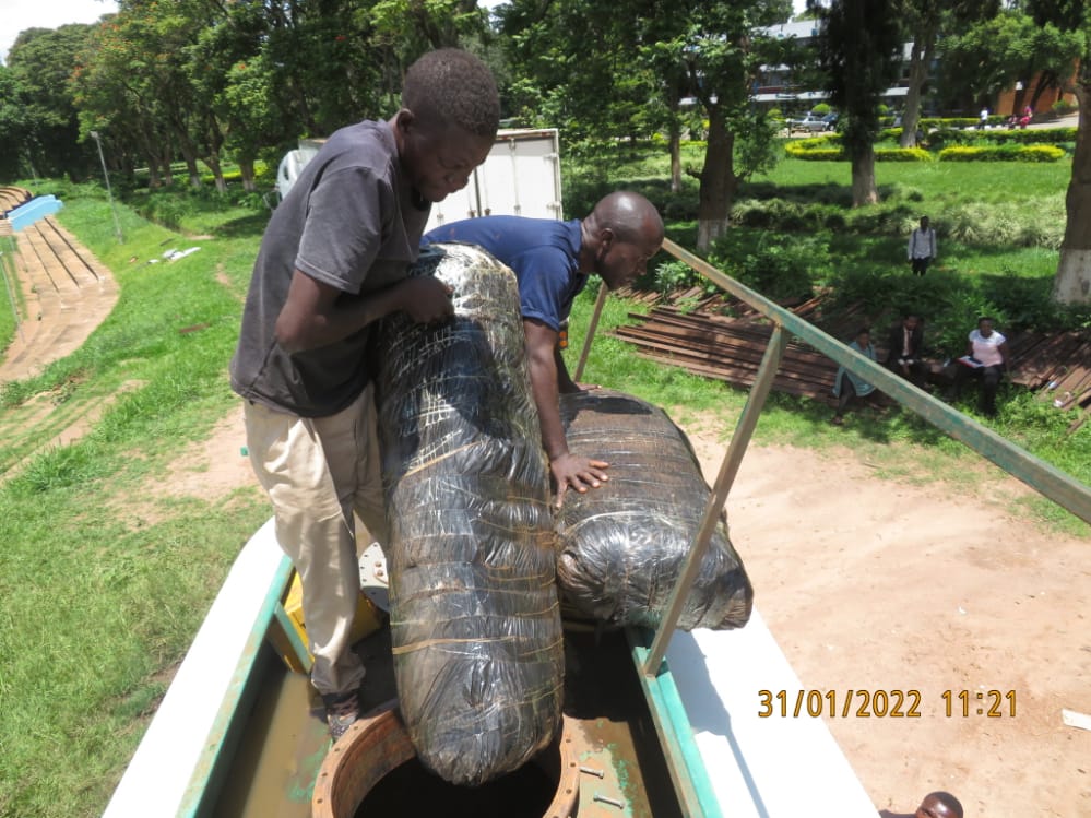 Bags of Indian hemp being offloaded from the tanker